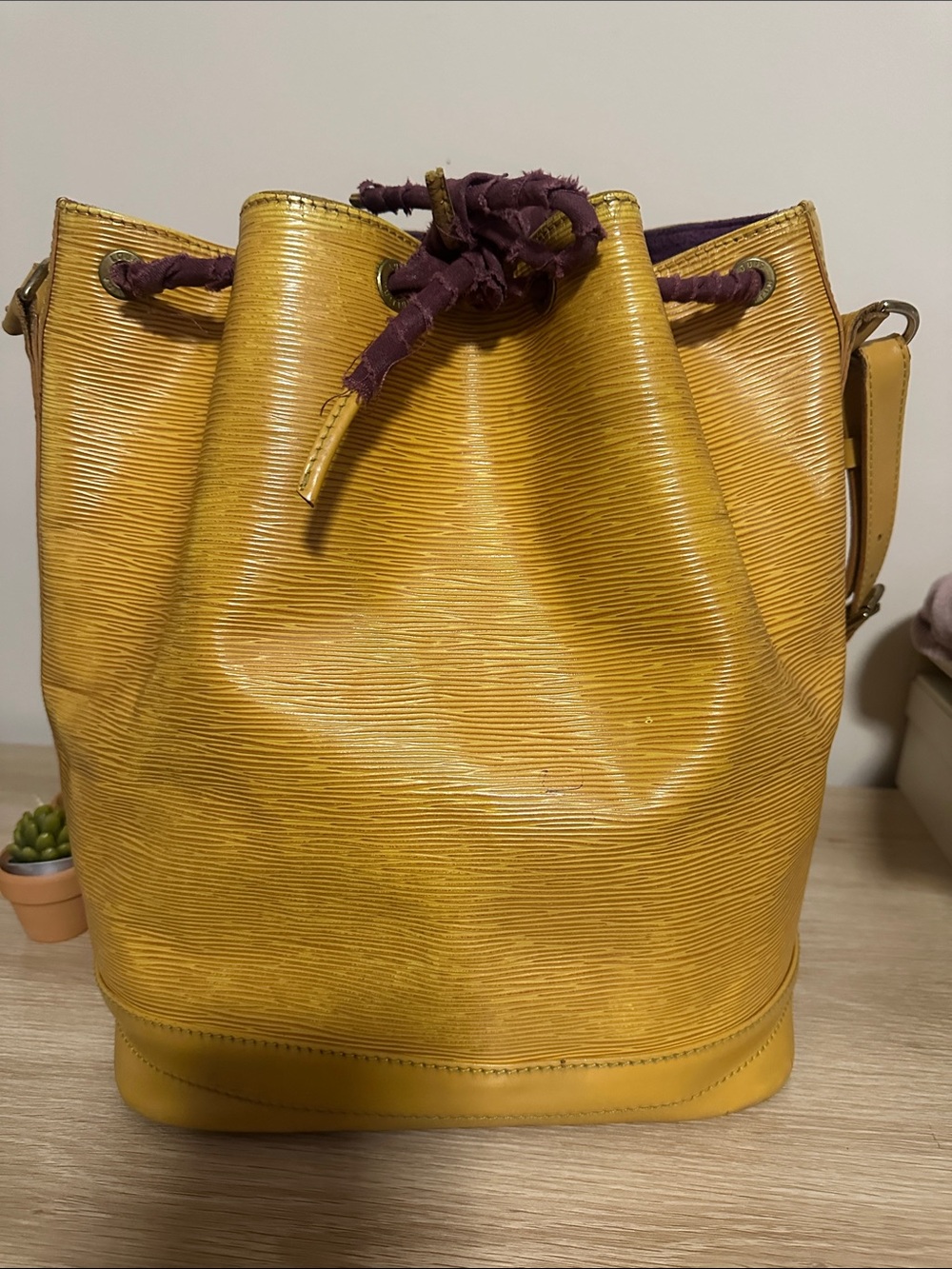 Louis Vuitton Yellow Epi Leather Drawstring Hobo - Picture 10 of 16